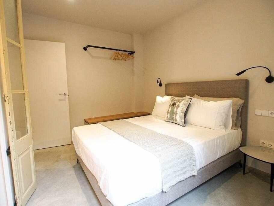 Velo Vern 3 Luxury Penthouse W Views Of City Wall 지로나 외부 사진