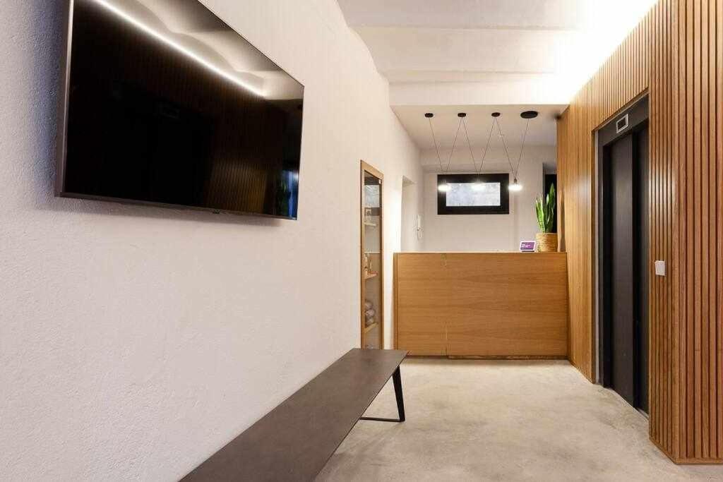 Velo Vern 3 Luxury Penthouse W Views Of City Wall 지로나 외부 사진