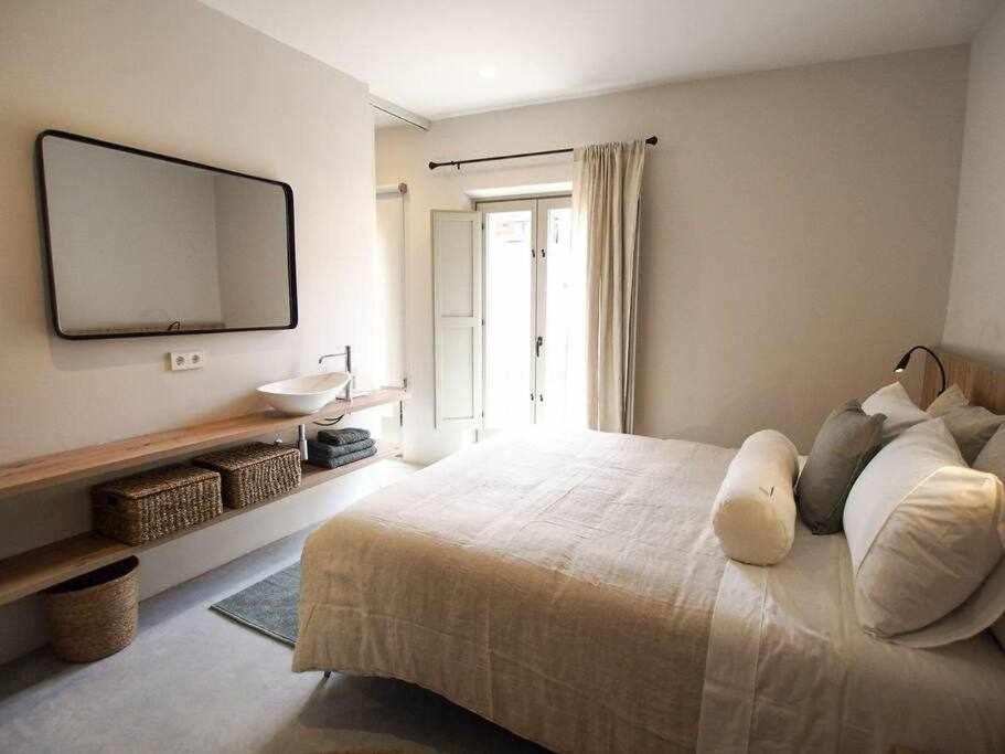 Velo Vern 3 Luxury Penthouse W Views Of City Wall 지로나 외부 사진